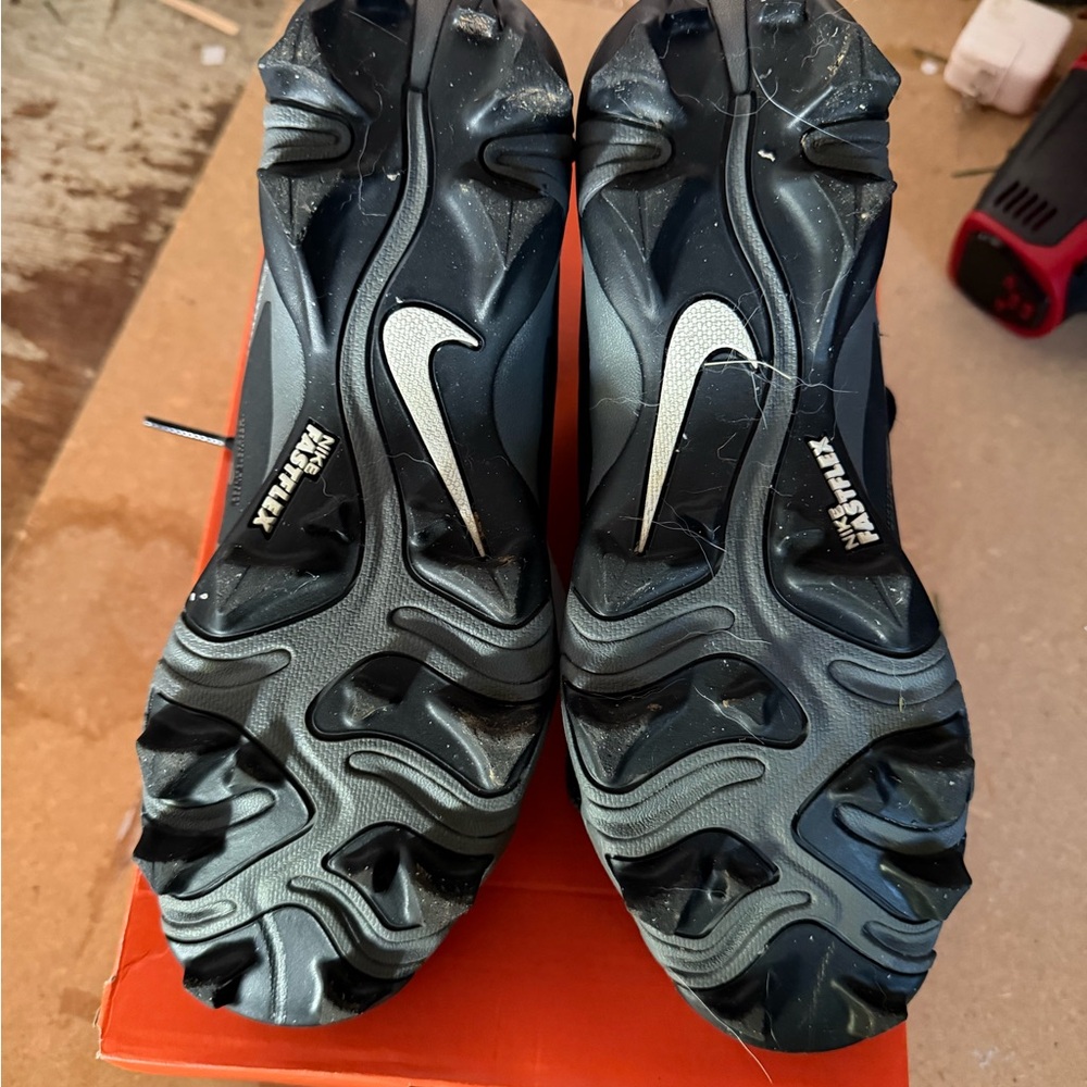 Youth Nike cleats excellent condition! - Picture 3 of 14